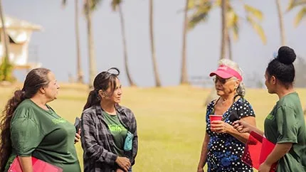 Students in the North Shore Ethnographic Field School conduct interviews with Judy Miram in Waialua, O‘ahu